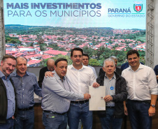 Governador Carlos Massa Ratinho Junior se reúne em Irati com os prefeitos do Centro-Sul do Paraná, e repassa recursos para investimentos em diversos municípios da região. O secretário do Desenvolvimento Urbano e Obras Públicas, João Carlos Ortega, também participa do encontro.  -  Irati, 07/06/2019  -  Foto: Geraldo Bubniak/ANPr