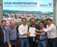 Governador Carlos Massa Ratinho Junior se reúne em Irati com os prefeitos do Centro-Sul do Paraná, e repassa recursos para investimentos em diversos municípios da região. O secretário do Desenvolvimento Urbano e Obras Públicas, João Carlos Ortega, também participa do encontro.  -  Irati, 07/06/2019  -  Foto: Geraldo Bubniak/ANPr