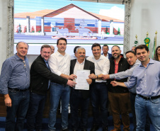 Governador Carlos Massa Ratinho Junior se reúne em Irati com os prefeitos do Centro-Sul do Paraná, e repassa recursos para investimentos em diversos municípios da região. O secretário do Desenvolvimento Urbano e Obras Públicas, João Carlos Ortega, também participa do encontro.  -  Irati, 07/06/2019  -  Foto: Geraldo Bubniak/ANPr