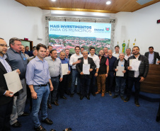 Governador Carlos Massa Ratinho Junior se reúne em Irati com os prefeitos do Centro-Sul do Paraná, e repassa recursos para investimentos em diversos municípios da região. O secretário do Desenvolvimento Urbano e Obras Públicas, João Carlos Ortega, também participa do encontro.  -  Irati, 07/06/2019  -  Foto: Geraldo Bubniak/ANPr