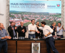 Governador Carlos Massa Ratinho Junior se reúne em Irati com os prefeitos do Centro-Sul do Paraná, e repassa recursos para investimentos em diversos municípios da região. O secretário do Desenvolvimento Urbano e Obras Públicas, João Carlos Ortega, também participa do encontro.  -  Irati, 07/06/2019  -  Foto: Geraldo Bubniak/ANPr