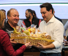 Governador Carlos Massa Ratinho Junior se reúne em Irati com os prefeitos do Centro-Sul do Paraná, e repassa recursos para investimentos em diversos municípios da região. O secretário do Desenvolvimento Urbano e Obras Públicas, João Carlos Ortega, também participa do encontro.  -  Irati, 07/06/2019  -  Foto: Geraldo Bubniak/ANPr