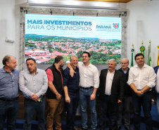 Governador Carlos Massa Ratinho Junior se reúne em Irati com os prefeitos do Centro-Sul do Paraná, e repassa recursos para investimentos em diversos municípios da região. O secretário do Desenvolvimento Urbano e Obras Públicas, João Carlos Ortega, também participa do encontro.  -  Irati, 07/06/2019  -  Foto: Geraldo Bubniak/ANPr