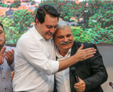 Governador Carlos Massa Ratinho Junior se reúne em Irati com os prefeitos do Centro-Sul do Paraná, e repassa recursos para investimentos em diversos municípios da região. O secretário do Desenvolvimento Urbano e Obras Públicas, João Carlos Ortega, também participa do encontro.  -  Irati, 07/06/2019  -  Foto: Geraldo Bubniak/ANPr