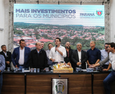 Governador Carlos Massa Ratinho Junior se reúne em Irati com os prefeitos do Centro-Sul do Paraná, e repassa recursos para investimentos em diversos municípios da região. O secretário do Desenvolvimento Urbano e Obras Públicas, João Carlos Ortega, também participa do encontro.  -  Irati, 07/06/2019  -  Foto: Geraldo Bubniak/ANPr