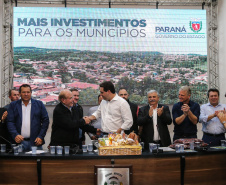 Governador Carlos Massa Ratinho Junior se reúne em Irati com os prefeitos do Centro-Sul do Paraná, e repassa recursos para investimentos em diversos municípios da região. O secretário do Desenvolvimento Urbano e Obras Públicas, João Carlos Ortega, também participa do encontro.  -  Irati, 07/06/2019  -  Foto: Geraldo Bubniak/ANPr