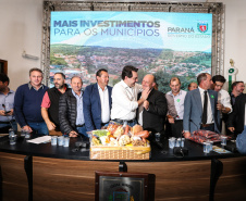 Governador Carlos Massa Ratinho Junior se reúne em Irati com os prefeitos do Centro-Sul do Paraná, e repassa recursos para investimentos em diversos municípios da região. O secretário do Desenvolvimento Urbano e Obras Públicas, João Carlos Ortega, também participa do encontro.  -  Irati, 07/06/2019  -  Foto: Geraldo Bubniak/ANPr