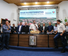 Governador Carlos Massa Ratinho Junior se reúne em Irati com os prefeitos do Centro-Sul do Paraná, e repassa recursos para investimentos em diversos municípios da região. O secretário do Desenvolvimento Urbano e Obras Públicas, João Carlos Ortega, também participa do encontro.  -  Irati, 07/06/2019  -  Foto: Geraldo NBubniak/ANPr