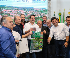 Governador Carlos Massa Ratinho Junior se reúne em Irati com os prefeitos do Centro-Sul do Paraná, e repassa recursos para investimentos em diversos municípios da região. O secretário do Desenvolvimento Urbano e Obras Públicas, João Carlos Ortega, também participa do encontro.  -  Irati, 07/06/2019  -  Foto: Geraldo Bubniak/ANPr