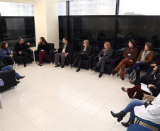 A Secretaria de Estado da Saúde e o Hospital do Trabalhador (HT) apresentaram a profissionais e entidades de classe a proposta de incorporação do Centro Hospitalar de Reabilitação Ana Carolina Moura Xavier (CHR) ao HT. A ideia é otimizar os recursos disponíveis e sub-utilizados no Centro de Reabilitação e complementar a assistência já oferecida pelo HT.  Foto: Clevis Massolla/SESA