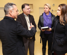 A Secretaria de Estado da Saúde e o Hospital do Trabalhador (HT) apresentaram a profissionais e entidades de classe a proposta de incorporação do Centro Hospitalar de Reabilitação Ana Carolina Moura Xavier (CHR) ao HT. A ideia é otimizar os recursos disponíveis e sub-utilizados no Centro de Reabilitação e complementar a assistência já oferecida pelo HT.  Foto: Clevis Massolla/SESA