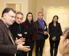 A Secretaria de Estado da Saúde e o Hospital do Trabalhador (HT) apresentaram a profissionais e entidades de classe a proposta de incorporação do Centro Hospitalar de Reabilitação Ana Carolina Moura Xavier (CHR) ao HT. A ideia é otimizar os recursos disponíveis e sub-utilizados no Centro de Reabilitação e complementar a assistência já oferecida pelo HT.  Foto: Clevis Massolla/SESA
