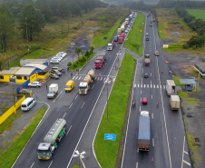 O balanço da Operação Integrada promovida pela Receita Estadual no fim de maio resultou em R$ 1,4 milhão em autos de infração. Autopeças, pneus e material de construção foram os principais itens identificados com alguma irregularidade tributária, representando 34,58% e um prejuízo para o Estado que chegaria a R$ 463 mil. Foto: José Fernando Ogura/ANPr - 