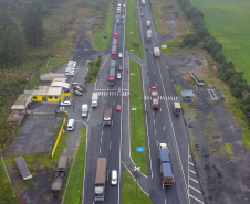 O balanço da Operação Integrada promovida pela Receita Estadual no fim de maio resultou em R$ 1,4 milhão em autos de infração. Autopeças, pneus e material de construção foram os principais itens identificados com alguma irregularidade tributária, representando 34,58% e um prejuízo para o Estado que chegaria a R$ 463 mil. Foto: José Fernando Ogura/ANPr - 