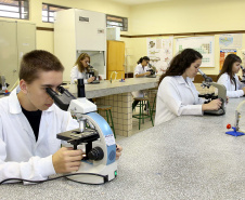 A Secretaria de Estado da Educação e do Esporte está com inscrições abertas para uma série de cursos, com início no segundo semestre. São 11 mil vagas para 43 cursos técnicos e outros três de especialização, distribuídos em 137 instituições de ensino de 73 cidades do Paraná. Todos são gratuitos, com certificação emitida pela secretaria. Foto: Jaelson Lucas/ANPr