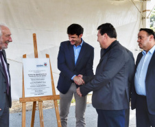 O vice governador do Paraná Darci Piana participou na tarde dessa quarta feira (12), em Foz do Iguaçu, da entrega do Centro de Atendimento ao Turista CAT 1, com área de 165,16 m2, localizado na Avenida das Cataratas Vila Yolanda. O ministro do Turismo Marcelo Álvaro Antonio esteve presente na solenidade. O vice governador Darci Piana falou sobre a entrega da muito comemorada pelo segmento do Turismo na região. Foto: Denis Ferreira Netto/SEDEST