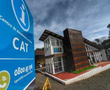 O vice governador do Paraná Darci Piana participou na tarde dessa quarta feira (12), em Foz do Iguaçu, da entrega do Centro de Atendimento ao Turista CAT 1, com área de 165,16 m2, localizado na Avenida das Cataratas Vila Yolanda. O ministro do Turismo Marcelo Álvaro Antonio esteve presente na solenidade. O vice governador Darci Piana falou sobre a entrega da muito comemorada pelo segmento do Turismo na região. Foto: Denis Ferreira Netto/SEDEST