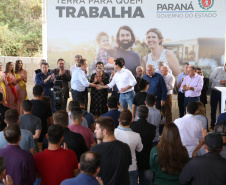 Governador Carlos Massa Ratinho Junior, durante solenidade realizada no município de Quitandinha, na Região Metropolitana de Curitiba, entregou títulos de regularização fundiária para 59 pequenos produtores rurais e confirmou recursos para a prefeitura adquirir equipamento rodoviário e veículo para uso na administração  -  Quitandinha, 13/06/2019  -  Foto: José Fernando Ogura/ANPr