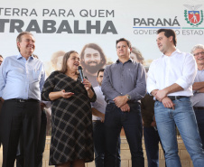 Governador Carlos Massa Ratinho Junior, durante solenidade realizada no município de Quitandinha, na Região Metropolitana de Curitiba, entregou títulos de regularização fundiária para 59 pequenos produtores rurais e confirmou recursos para a prefeitura adquirir equipamento rodoviário e veículo para uso na administração  -  Quitandinha, 13/06/2019  -  Foto: José Fernando Ogura/ANPr