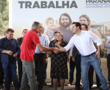 Governador Carlos Massa Ratinho Junior, durante solenidade realizada no município de Quitandinha, na Região Metropolitana de Curitiba, entregou títulos de regularização fundiária para 59 pequenos produtores rurais e confirmou recursos para a prefeitura adquirir equipamento rodoviário e veículo para uso na administração  -  Quitandinha, 13/06/2019  -  Foto: José Fernando Ogura/ANPr
