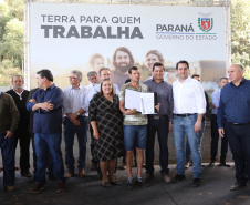 Governador Carlos Massa Ratinho Junior, durante solenidade realizada no município de Quitandinha, na Região Metropolitana de Curitiba, entregou títulos de regularização fundiária para 59 pequenos produtores rurais e confirmou recursos para a prefeitura adquirir equipamento rodoviário e veículo para uso na administração  -  Quitandinha, 13/06/2019  -  Foto: José Fernando Ogura/ANPr