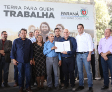 Governador Carlos Massa Ratinho Junior, durante solenidade realizada no município de Quitandinha, na Região Metropolitana de Curitiba, entregou títulos de regularização fundiária para 59 pequenos produtores rurais e confirmou recursos para a prefeitura adquirir equipamento rodoviário e veículo para uso na administração  -  Quitandinha, 13/06/2019  -  Foto: José Fernando Ogura/ANPr