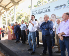 Governador Carlos Massa Ratinho Junior, durante solenidade realizada no município de Quitandinha, na Região Metropolitana de Curitiba, entregou títulos de regularização fundiária para 59 pequenos produtores rurais e confirmou recursos para a prefeitura adquirir equipamento rodoviário e veículo para uso na administração  -  Quitandinha, 13/06/2019  -  Foto: José Fernando Ogura/ANPr