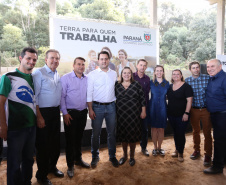 Governador Carlos Massa Ratinho Junior, durante solenidade realizada no município de Quitandinha, na Região Metropolitana de Curitiba, entregou títulos de regularização fundiária para 59 pequenos produtores rurais e confirmou recursos para a prefeitura adquirir equipamento rodoviário e veículo para uso na administração  -  Quitandinha, 13/06/2019  -  Foto: José Fernando Ogura/ANPr