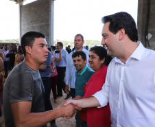 Governador Carlos Massa Ratinho Junior, durante solenidade realizada no município de Quitandinha, na Região Metropolitana de Curitiba, entregou títulos de regularização fundiária para 59 pequenos produtores rurais e confirmou recursos para a prefeitura adquirir equipamento rodoviário e veículo para uso na administração  -  Quitandinha, 13/06/2019  -  Foto: Rodrigo Félix Leal/ANPr