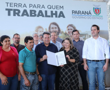 Governador Carlos Massa Ratinho Junior, durante solenidade realizada no município de Quitandinha, na Região Metropolitana de Curitiba, entregou títulos de regularização fundiária para 59 pequenos produtores rurais e confirmou recursos para a prefeitura adquirir equipamento rodoviário e veículo para uso na administração  -  Quitandinha, 13/06/2019  -  Foto: Rodrigo Félix Leal/ANPr