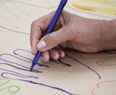 Para este fim de semana, o Museu Oscar Niemeyer (MON) preparou uma oficina dedicada àqueles que têm interesse em aprender a técnica de pintura com tintas naturais.  -  Curitiba, 14/06/2019  -  Foto: Maita Franco/MON