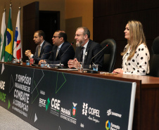 Painel 1: Instrumento Do Compliance Na Administração Pública com AndreaStrapasson,  Marcos Turbay, Phillip Gil França  e Rodrigo Pironti  durante I Simpósio de Combate à Corrupção na Administração Pública na Sede da OAB em Curitiba.  Curitiba, 14/06/2019 -  Foto: Geraldo Bubniak/ANPr