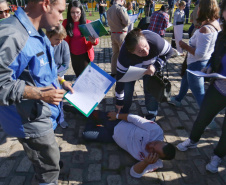Um acidente de grandes proporções chamou a atenção de quem passou por um dos estacionamentos do Parque Barigui, em Curitiba, neste sábado (15)