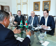 Governador Carlos Massa Ratinho Jr recebe o  embaixador de Bangladesh Zulfiqar Rahman. -  Curitiba,17/06/2019 Foto: Rodrigo Félix Leal/ANPr