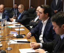 Governador Carlos Massa Ratinho Junior durante reunião com a equipe de governo. Foto: José Fernando Ogura/ANPr
