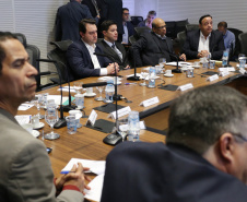 Governador Carlos Massa Ratinho Junior durante reunião com a equipe de governo. Foto: José Fernando Ogura/ANPr
