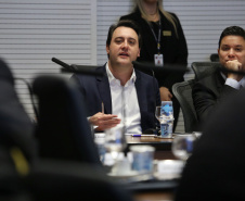 Governador Carlos Massa Ratinho Junior durante reunião com a equipe de governo. Foto: José Fernando Ogura/ANPr