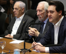 Governador Carlos Massa Ratinho Junior durante reunião com a equipe de governo. Foto: José Fernando Ogura/ANPr