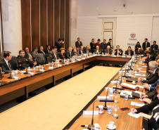 Os proprietários de veículos no Paraná podem contar com mais uma facilidade digital. Nesta terça-feira (18), durante a reunião do governador Carlos Massa Ratinho Junior com o secretariado, realizada no Palácio Iguaçu, foi lançado o Certificado de Registro e Licenciamento de Veículo Digital (CRLV).  -  Curitiba, 18/06/2019  -   Foto: Rodrigo Félix Leal/ANPr
