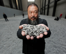 A mostra “Ai Weiwei Raiz”, que está no Museu Oscar Niemeyer (MON), recebeu nesta segunda-feira (17) o troféu de Melhor Exposição Internacional de 2018, pela Associação Paulista de Críticos de Artes (APCA). -  (Photo by Peter Macdiarmid/Getty Images)/Divulgação MON