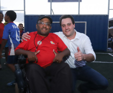 Londrina, no Norte do Paraná, ganhou uma unidade do projeto Arena Multiuso, espaço para atividades esportivas e de recreação, implantado pelo Governo do Estado, em parceria com o município. Instalada no conjunto residencial Vista Bela, a unidade foi entregue à comunidade pelo governador Carlos Massa Ratinho Junior, nesta quinta-feira (20). - Londrina, 20/06/2019 - Foto: Rodrigo Félix Leal/ANPr