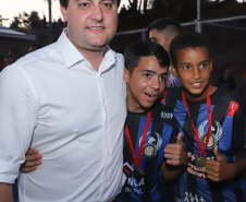 Londrina, no Norte do Paraná, ganhou uma unidade do projeto Arena Multiuso, espaço para atividades esportivas e de recreação, implantado pelo Governo do Estado, em parceria com o município. Instalada no conjunto residencial Vista Bela, a unidade foi entregue à comunidade pelo governador Carlos Massa Ratinho Junior, nesta quinta-feira (20). - Londrina, 20/06/2019 - Foto: Rodrigo Félix Leal/ANPr