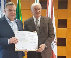 A Secretaria de Justiça, Família e Trabalho (Sejuf) e a Pontifícia Universidade Católica do Paraná (PUCPR) firmaram protocolo de intenções nesta terça-feira (25/06) para a elaboração e execução de projetos comuns de interesse das instituições, com ênfase na área social. -  Curitiba, 25/06/2019  -  Foto: Divulgação SEJUF