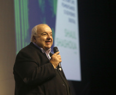 Para o prefeito de Curitiba, Rafael Greca, o Paraná se notabiliza pelas inovações. Ele citou a Universidade Federal do Paraná, primeira universidade pública gratuita do Brasil, o IPPUC, que foi o primeiro instituto de pesquisa e planejamento urbano, e o primeiro centro tecnológico sobre o agronegócio, em Londrina. Agora, também o primeiro aplicativo de inteligência artificial.Foto: Jaelson Lucas/ANPr