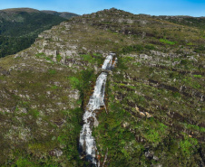 Localizado no município de Tibagi, a 200 km de Curitiba, o Parque Estadual do Guartelá abrange uma área de 798,97 hectares em meio à vegetação nativa, quedas d’água, corredeiras, formações areníticas, vales, inscrições rupestres de aproximadamente sete mil anos.Foto: Denis Ferreira Netto/SEDEST