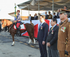 O governador Carlos Massa Ratinho Junior e o presidente em exercício Hamilton Mourão receberam nesta sexta-feira (28) a medalha Heróis da Cavalaria, da Polícia Montada Coronel Dulcídio. A condecoração foi entregue na cerimônia, em Curitiba, que comemora os 140 anos do regimento, que é a unidade mais antiga da Polícia Militar do Paraná.  -  Curitiba, 28/06/2019  -  Foto: José Fernando Ogura/ANPr