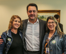 O governador Carlos Massa Ratinho Junior recebe nesta terça-feira (02), no Palácio Iguaçu representantes das APAES para assinatura de Termo Aditivo. Curitiba, 02/07/2019 -Foto: Geraldo Bubniak/ANPr