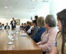 O governador Carlos Massa Ratinho Junior recebe no Palácio Iguaçu representantes das APAES para assinatura de Termo Aditivo. Curitiba, 02/07/2019  -  Foto: Rodrigo Félix Leal/ANPr