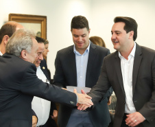 O governador Carlos Massa Ratinho Junior recebe no Palácio Iguaçu representantes das APAES para assinatura de Termo Aditivo. Curitiba, 02/07/2019  -  Foto: Rodrigo Félix Leal/ANPr