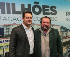 Governador Carlos Massa Ratinho Junior assina liberação de recursos para pavimentação de vias urbanas de Colombo - Curitiba, 04/07/2019 -  Foto: Geraldo Bubniak/ANPr